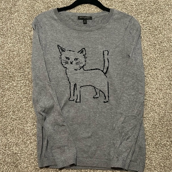 Super cute gray sweater - Picture 1 of 3